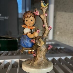 Girl in a tree with blue jay Hummel NWOT